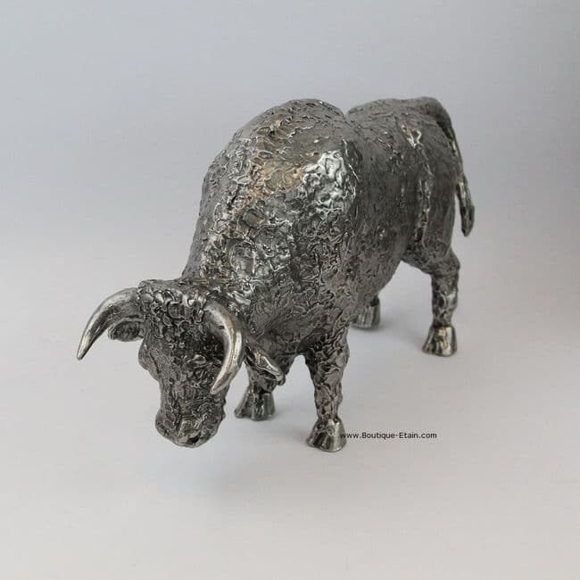 Magnifique taureau en étain