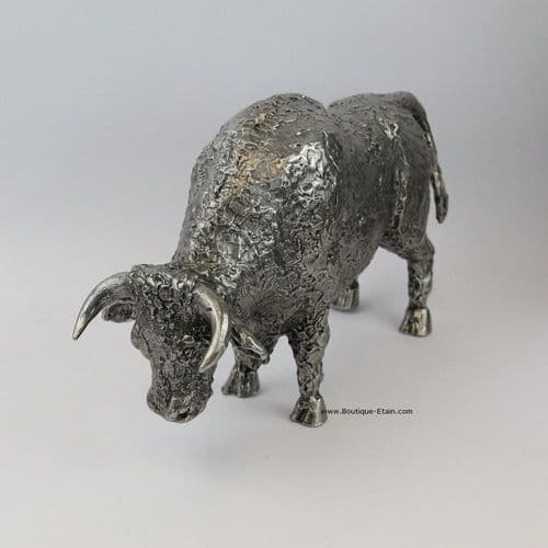 Magnifique statuette figurine taureau en étain