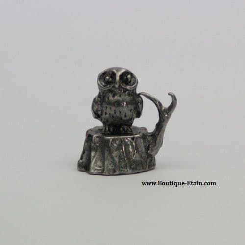 Mini chouette sur son tronc en étain