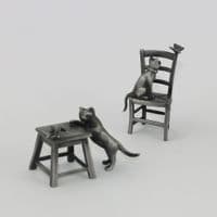 Miniature chat en étain sur tabouret