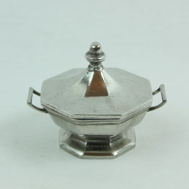 Miniature soupière octogonale en étain brillant