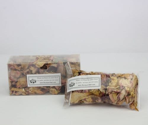 Pétales de roses et autres fleurs séchées