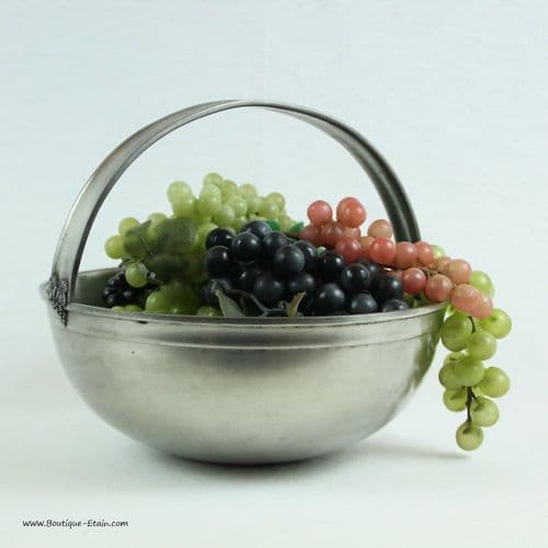 Panier en étain massif.