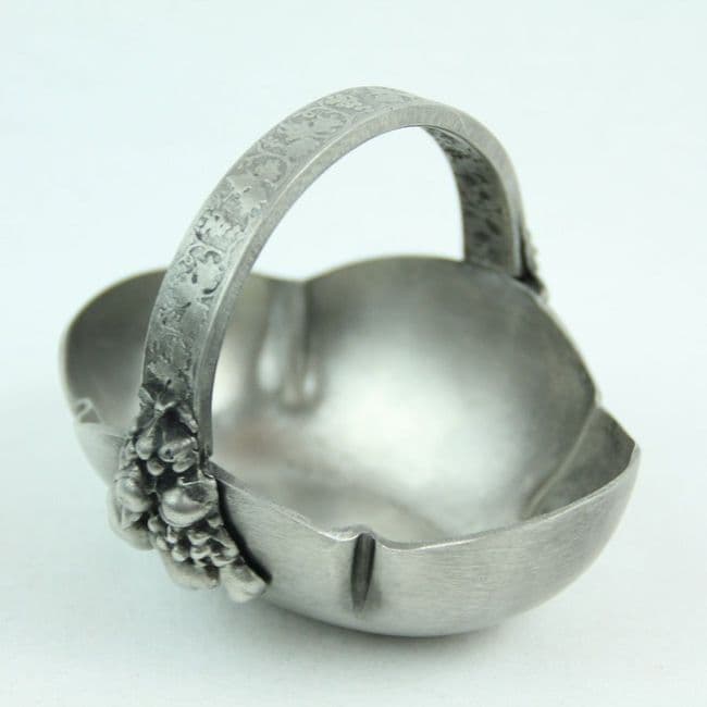 Panier miniature décor fruits en étain