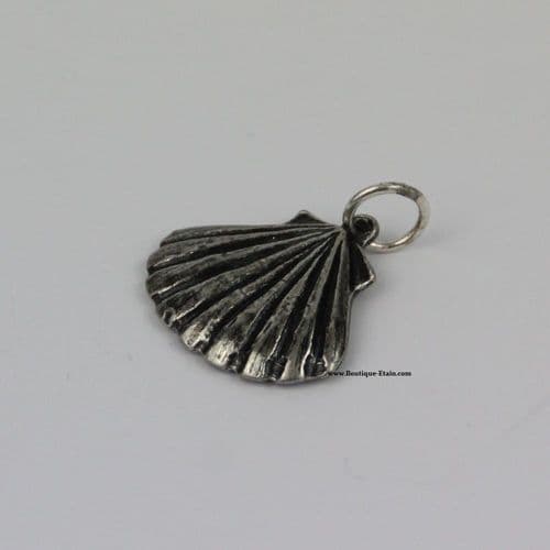 Pendentif, coquille de St jacques de Compostelle en étain