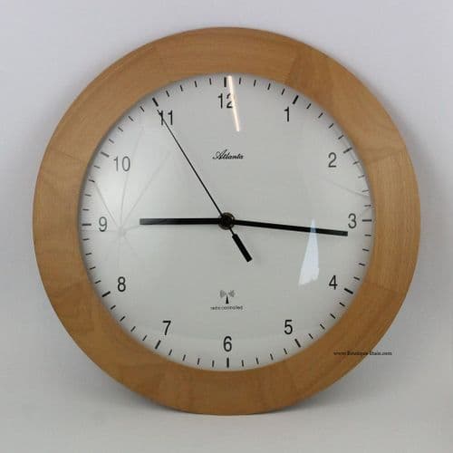 Pendule bois clair radiopilotée