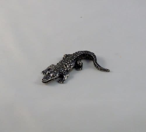 Petit crocodile , alligator en étain
