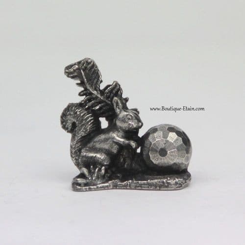 Petit écureuil en étain