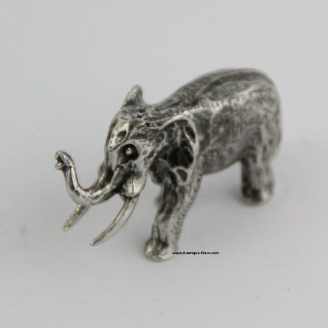 Éléphant en étain.
