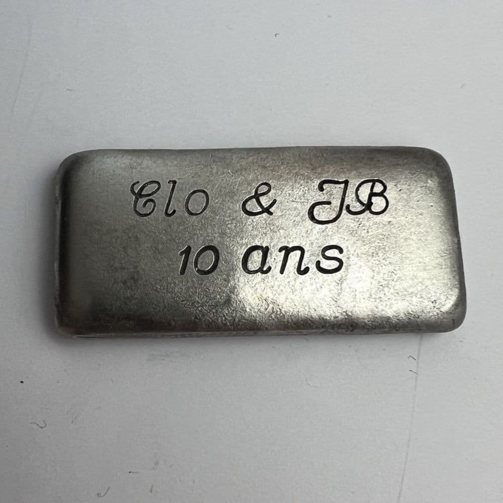 Petit lingot d'étain gravé pour Noces d'étain