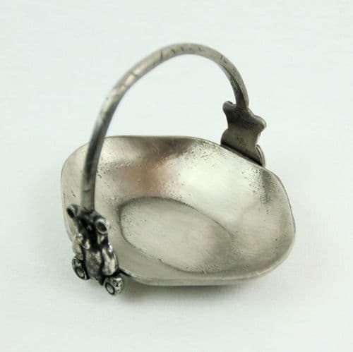 Petit panier en étain motif ourson