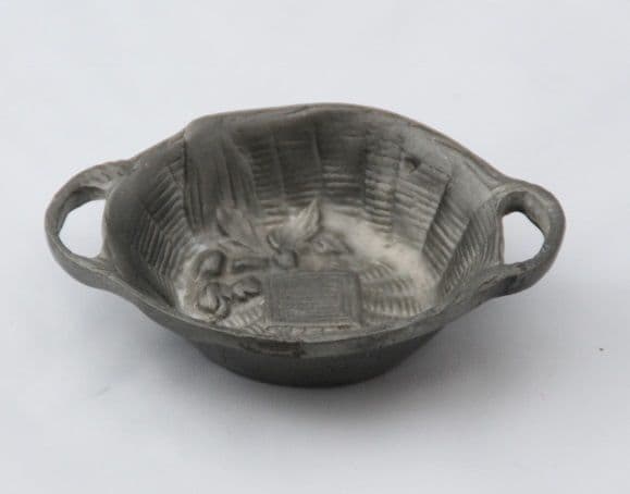 Petit panier en étain