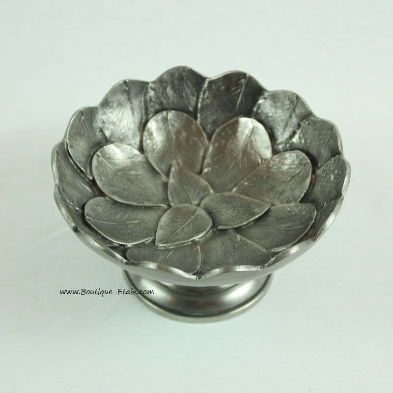 Petit plat bombé, coupe ou centre de table décor feuilles.