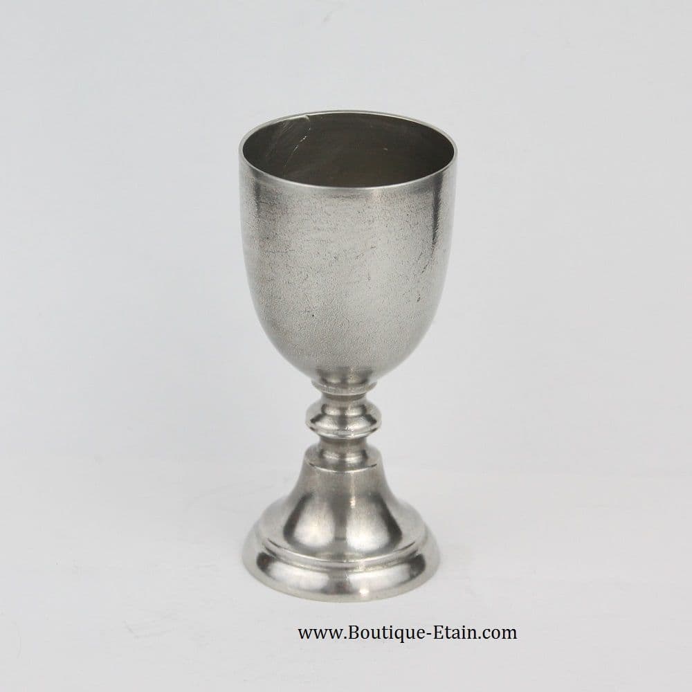 Petit verre à liqueur sur pied en étain