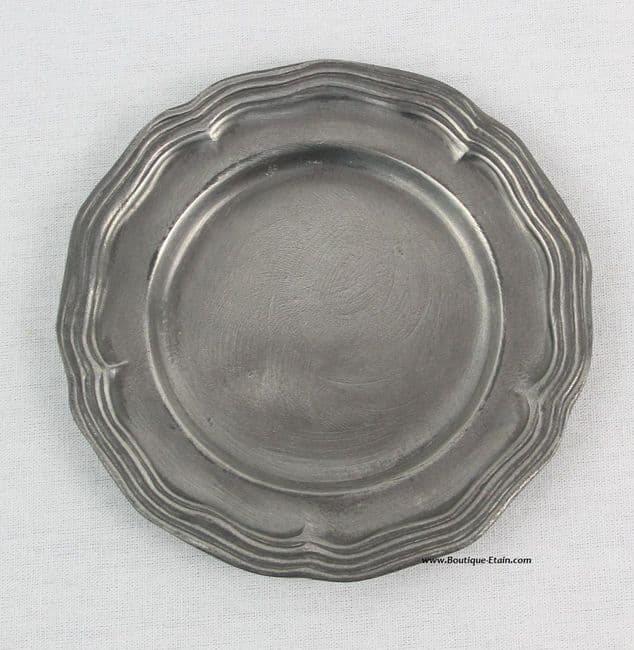 Petite assiette en étain