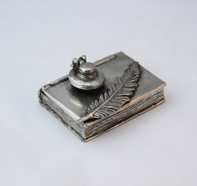 Ecritoire plume et encrier