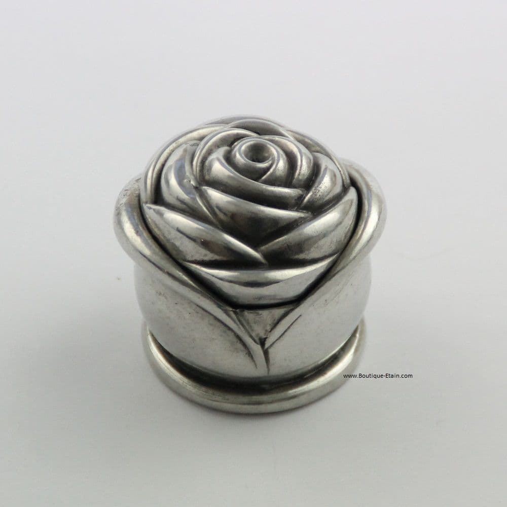 Petite boîte en forme de rose en étain