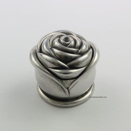 Petite boîte en forme de rose en étain