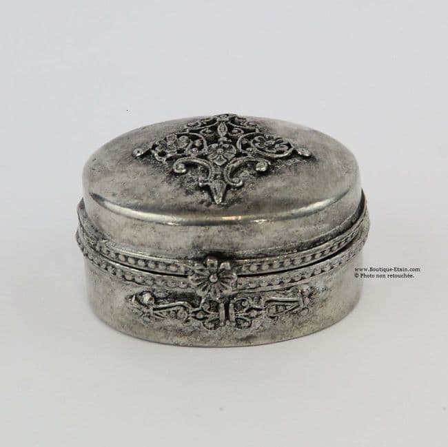 Petite boîte ronde , pilulier à charnière en étain décor fleuri