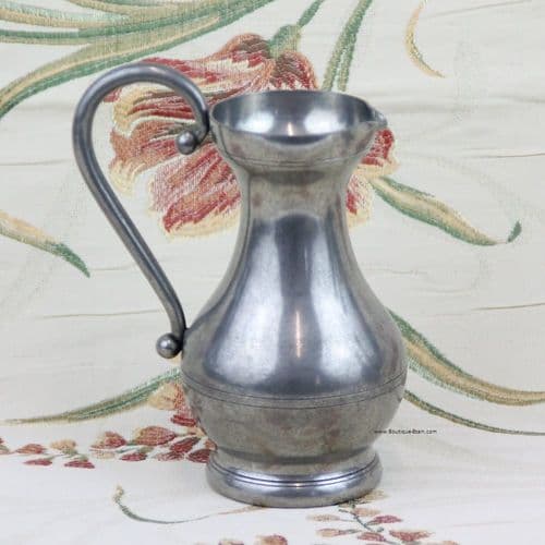Petite cruche en étain
