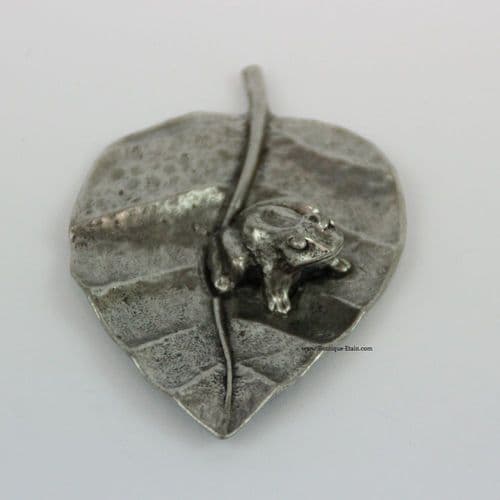 Petite grenouille sur feuille en étain
