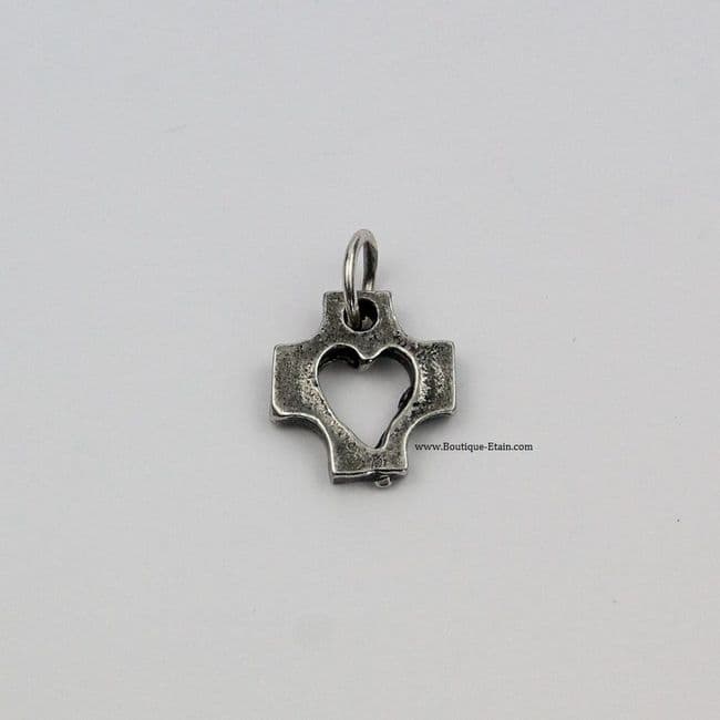 Petite médaille ou pendentif coeur et croix en étain.
