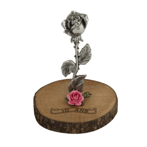 Petite rose d'étain sur socle bois  personnalisé