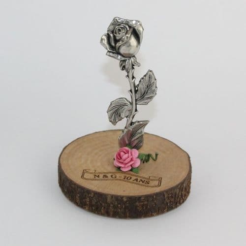 Petite rose d'étain sur socle bois personnalisé