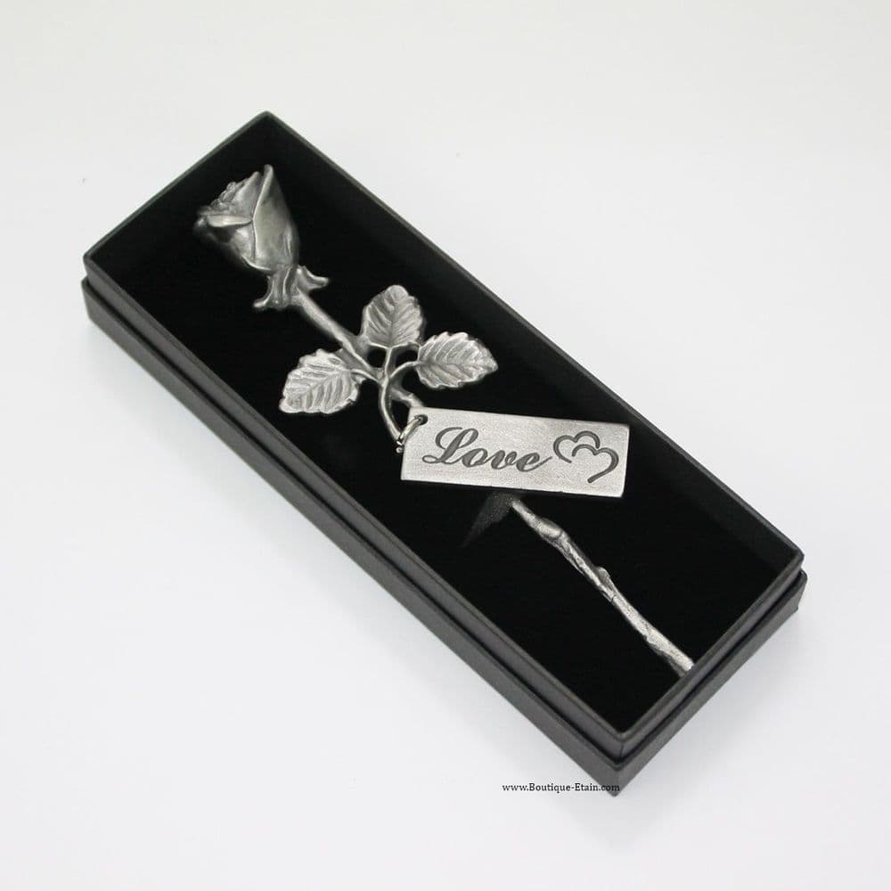 Petite rose en étain coffret noir étiquette Love
