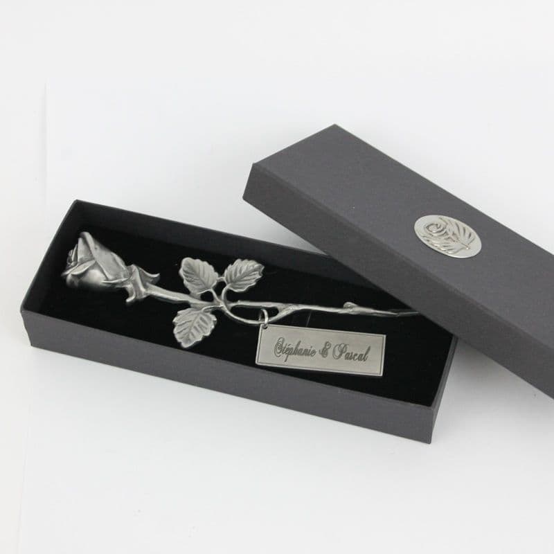 Petite rose en étain dans coffret + étiquette gravée