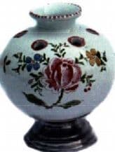 Pique fleurs en faïence et pied en étain