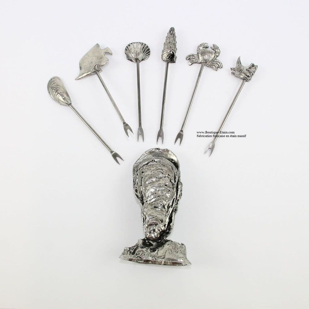 Piques à crustacés en étain.