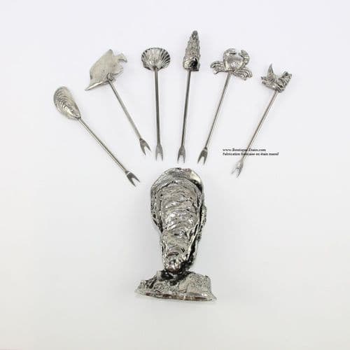 Piques à crustacés en étain.