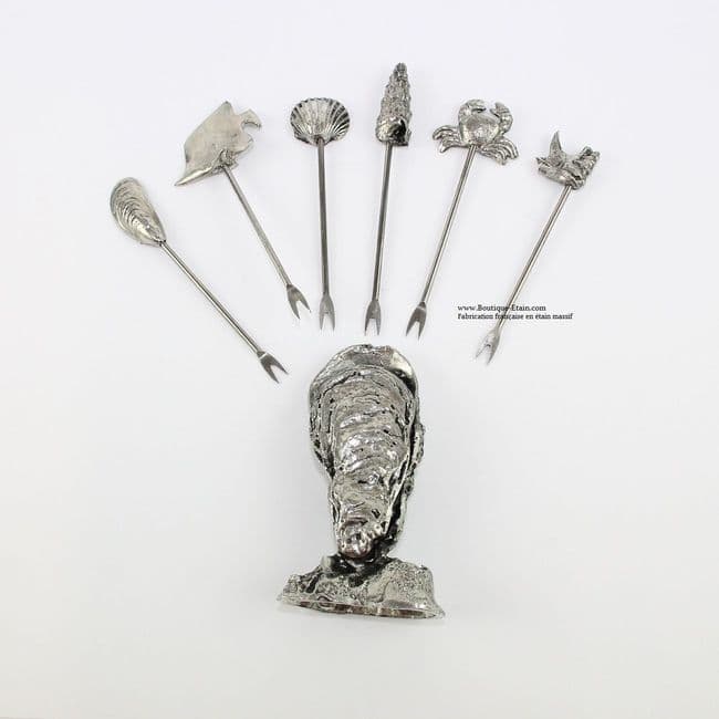 Piques à crustacés en étain.