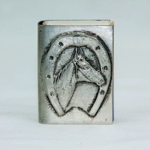 Porte boîte d'allumettes cheval en étain