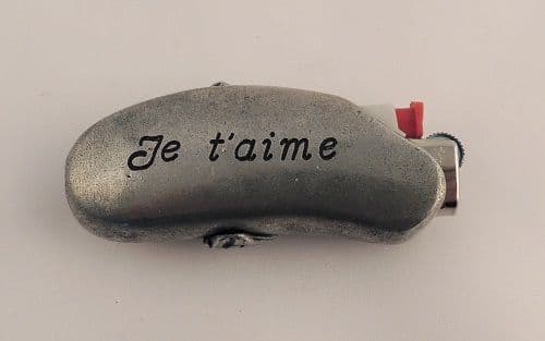 Porte briquet en étain gravé "Je t'aime"