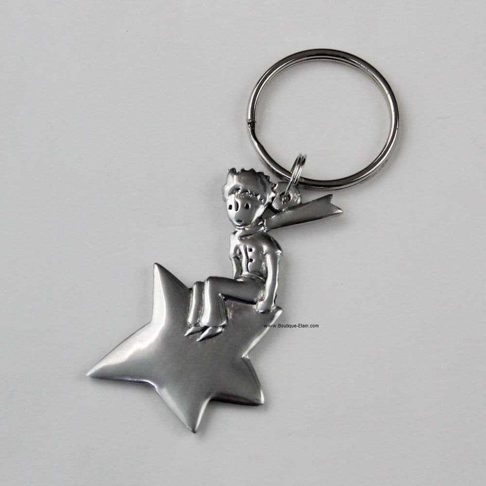Porte-clés ou porte-clefs Le petit Prince sur son étoile en étain.