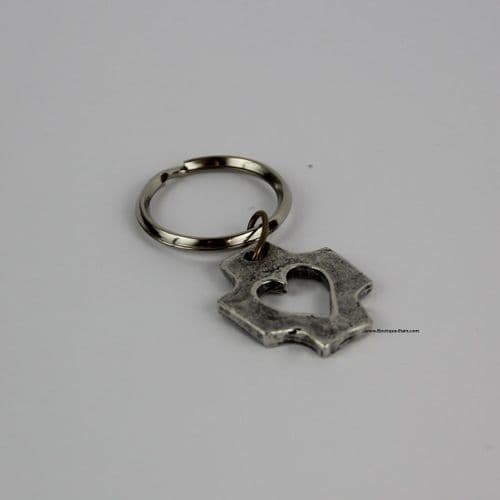 Porte clef croix et coeur en étain massif