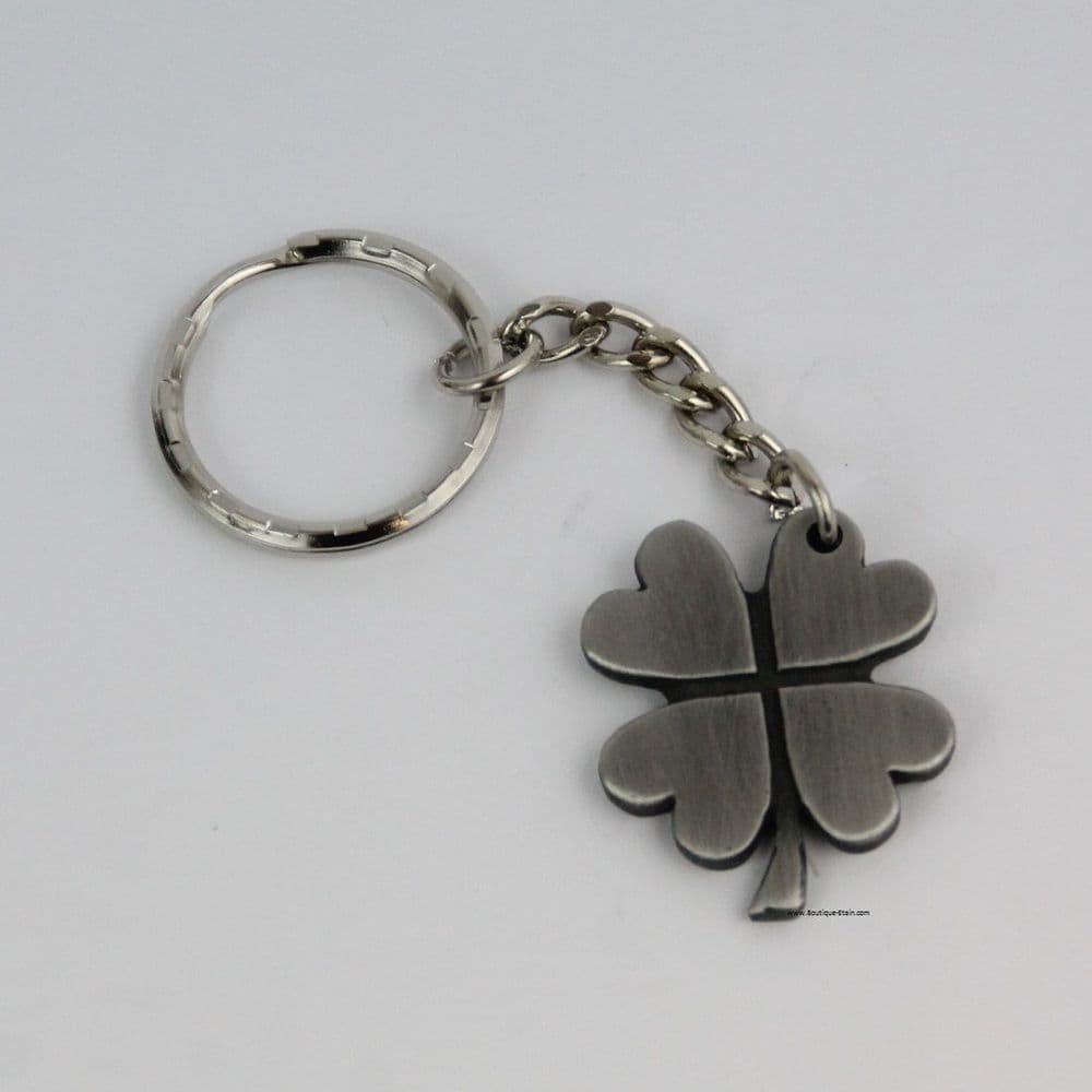Porte clefs en étain trèfle à 4 feuilles