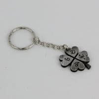 Porte clefs trèfle à 4 feuilles gravé en étain