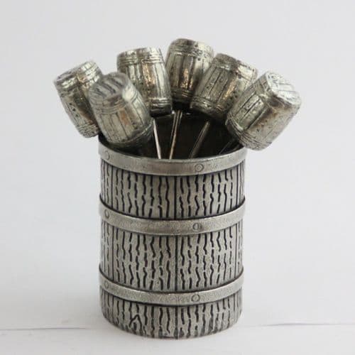 Porte piques apéro tonneau en étain