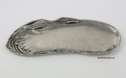 Porte plume, repose crayon ou coupelle décor roseau en étain