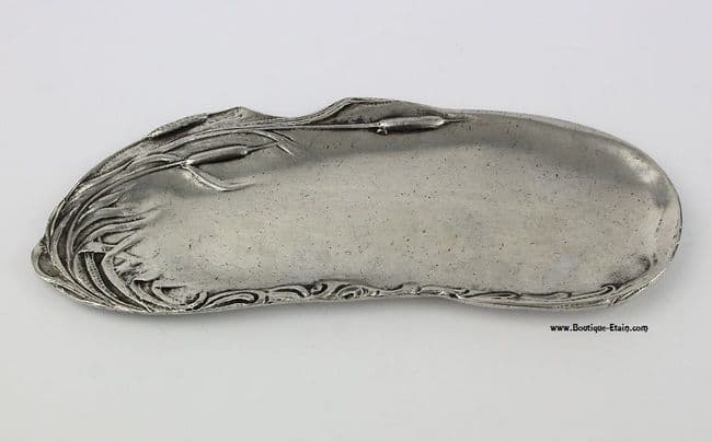 Porte plume, coupelle décor roseau en étain