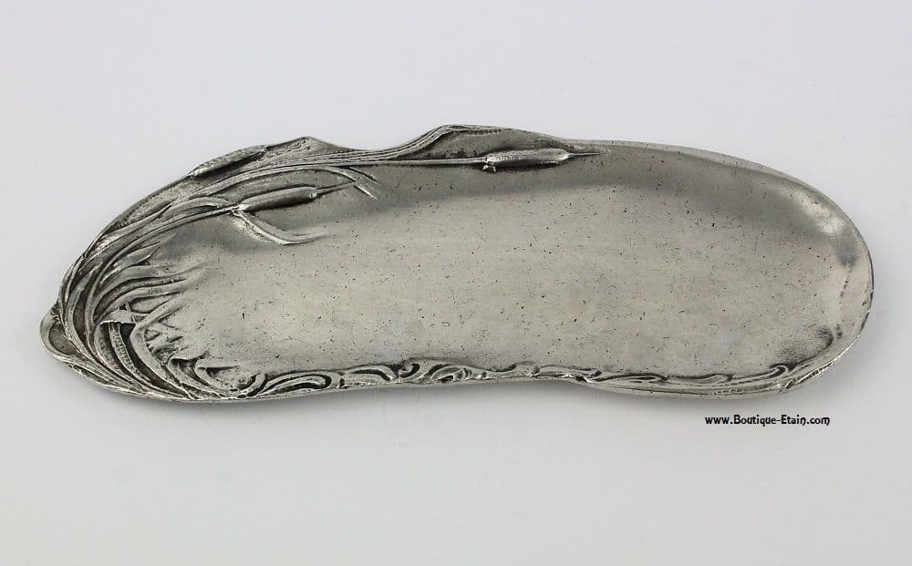 Porte plume, repose crayon ou coupelle décor roseau en étain