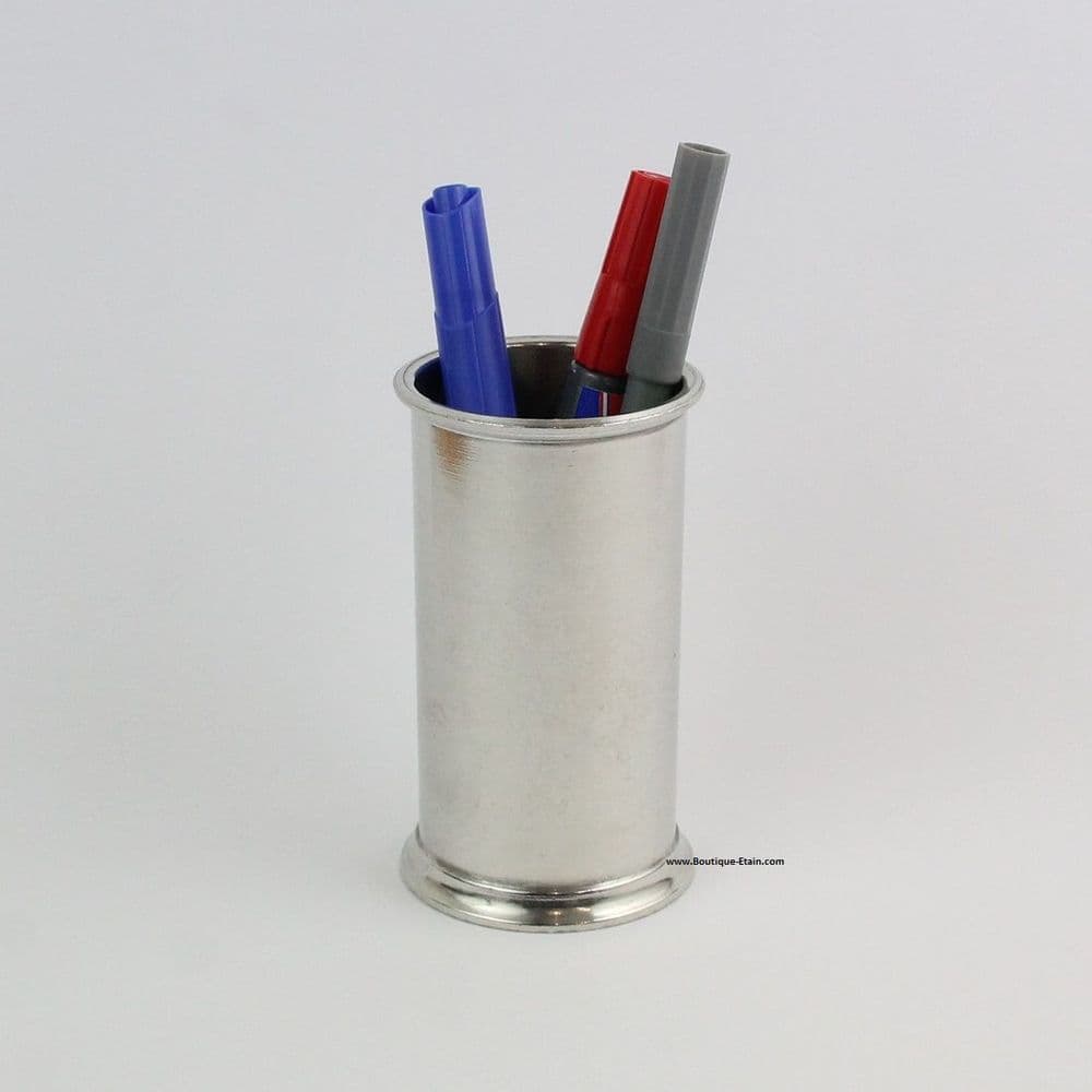 Pot à crayon gravé en étain