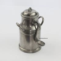 Pot à lait miniature en étain avec louche