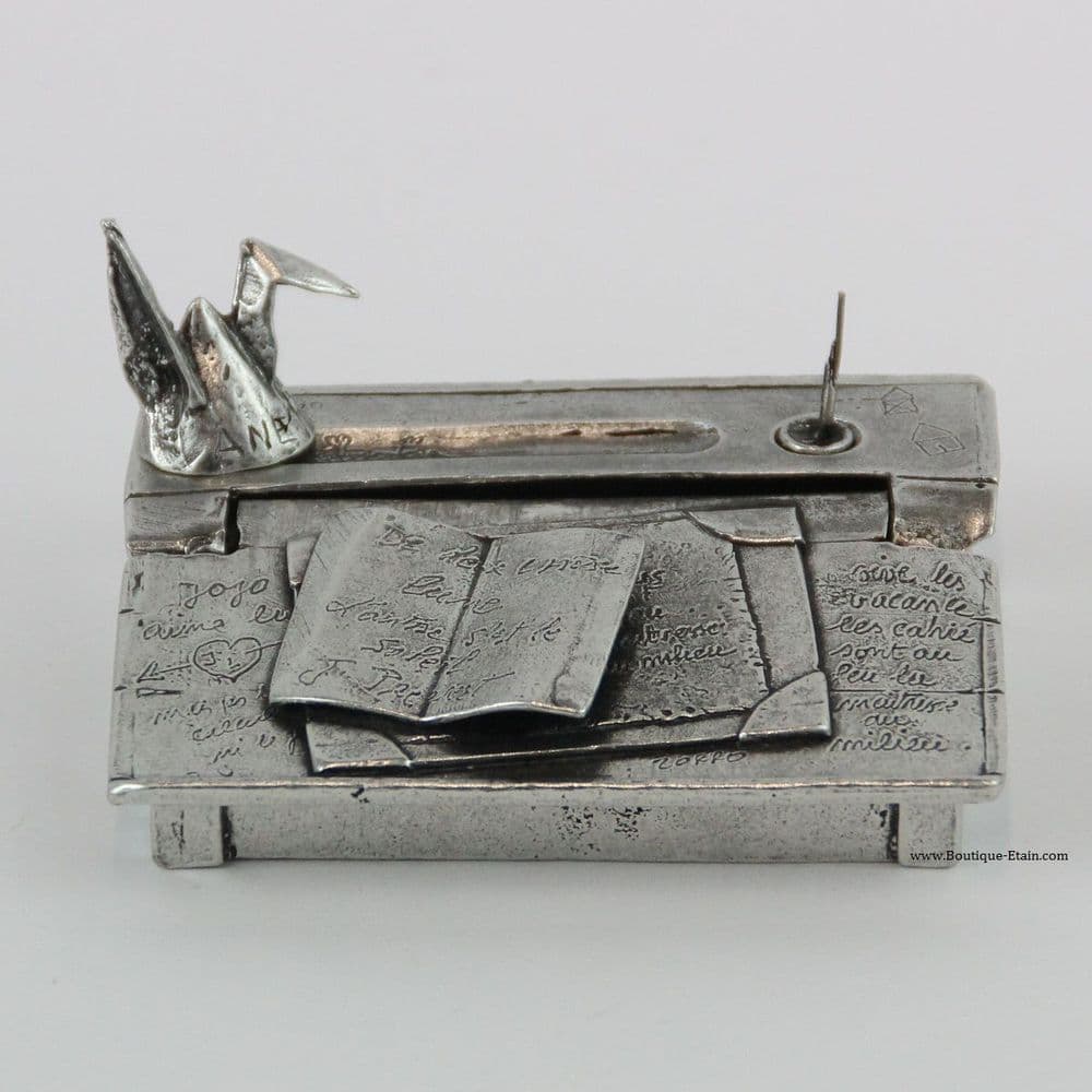 Pupitre, bureau d'écolier miniature en étain