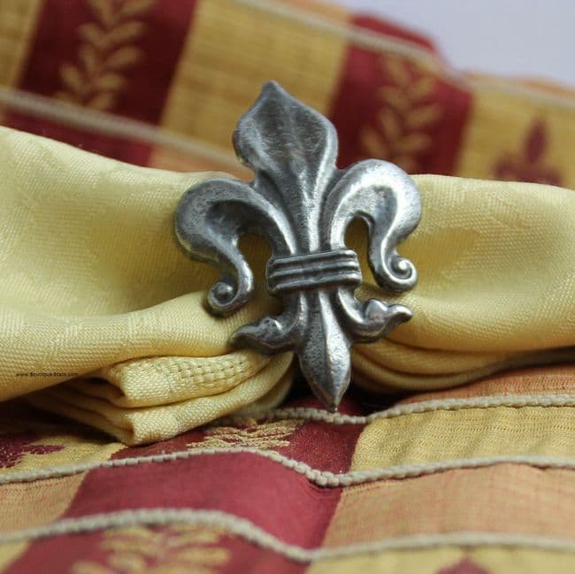 Rond de serviette fleur de Lys en étain