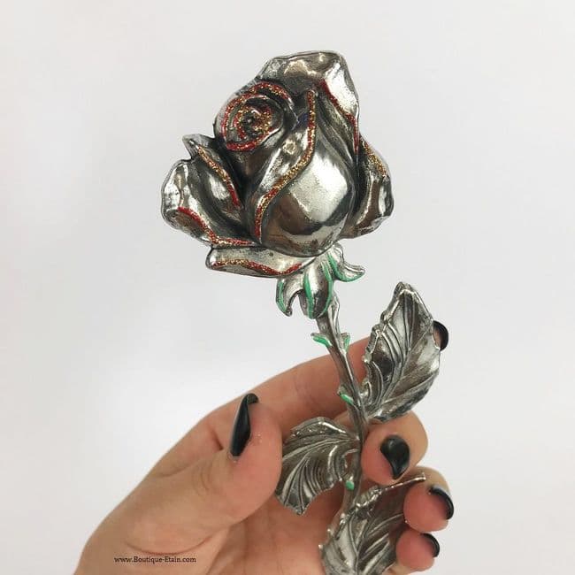 Rose en étain colorée avec socle 21 cm