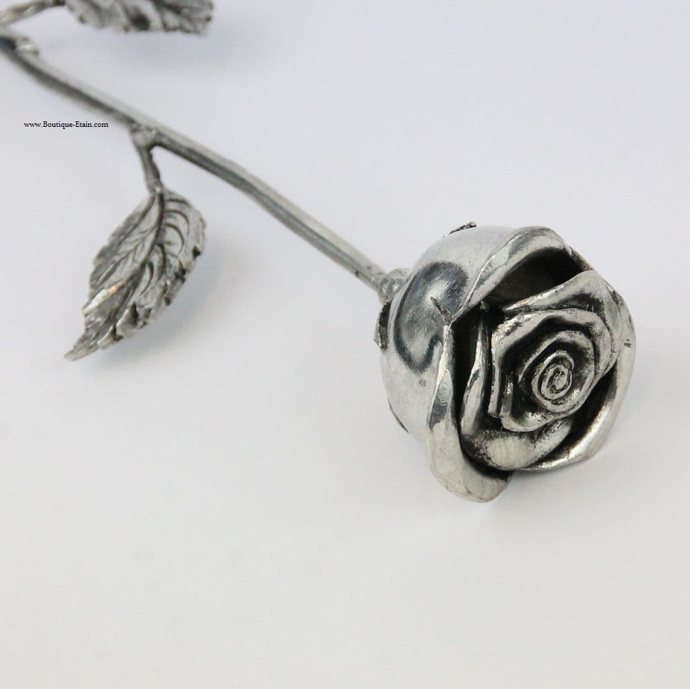 Rose en étain gravée , fabrication française